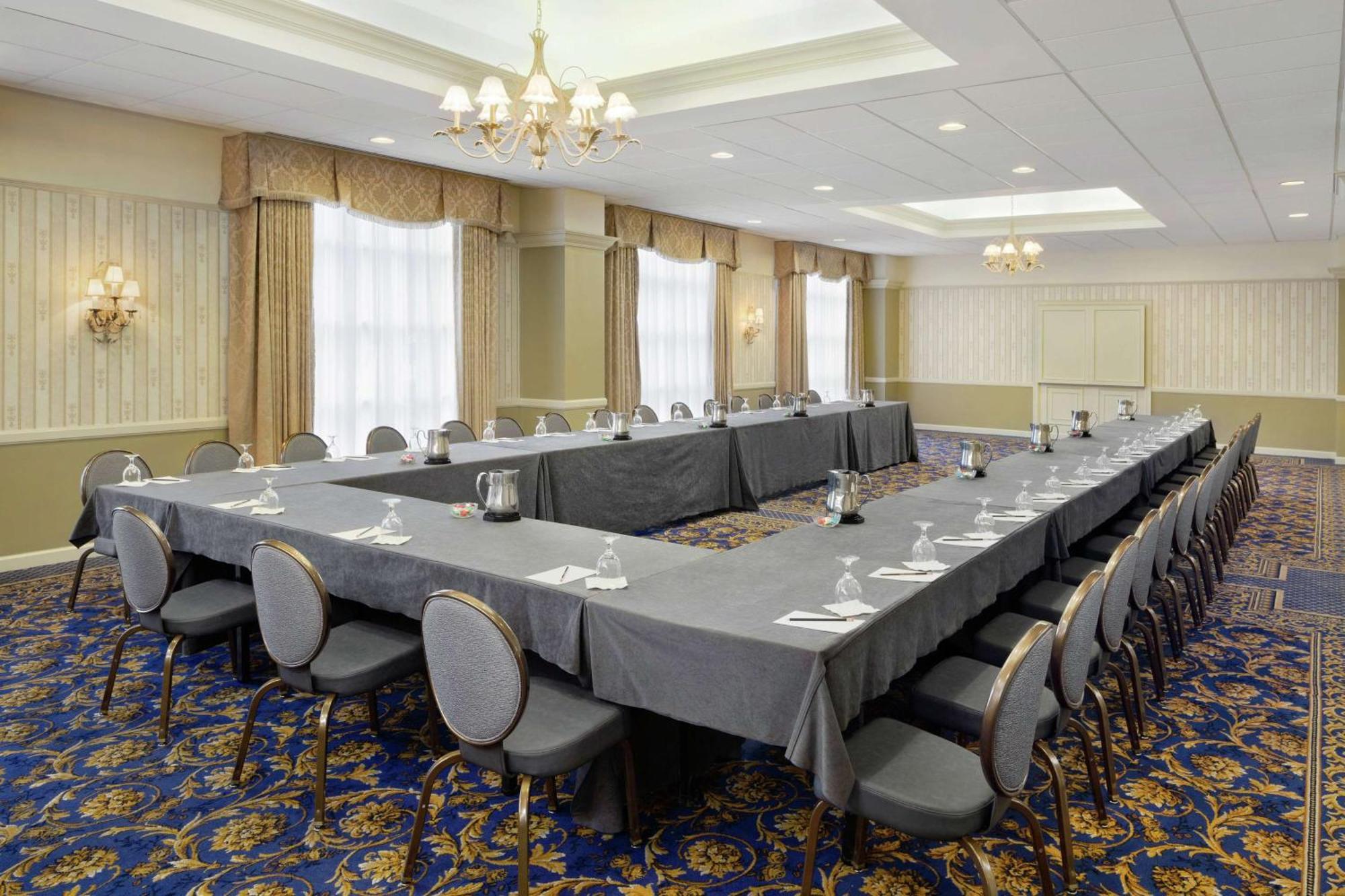 Hilton Hotel 3*